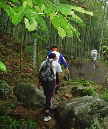 爬山的好處 爬山減肥之技巧和功效