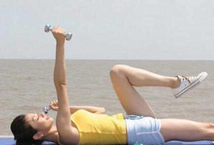 睡前健身減肥 睡前健身操消除疲勞又減肥