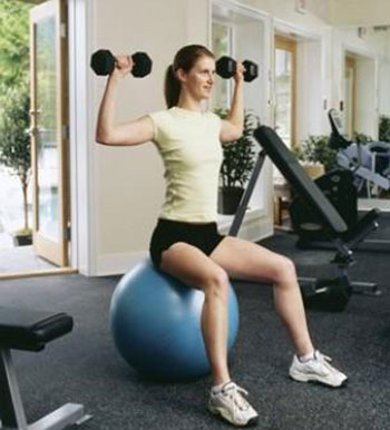 坐無坐姿 當(dāng)心不良坐姿影響你胸部健康