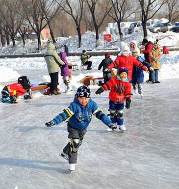 滑冰運(yùn)動(dòng)有什么運(yùn)動(dòng)技巧 它又有什么好處呢