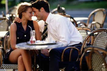 從閨蜜到女朋友的升級術 你需要4步