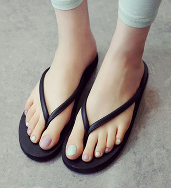 人字拖好看但危害大 盤點4種拖鞋的危害