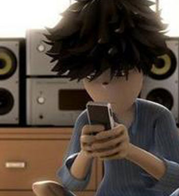 低頭玩手機有些什么危害 低頭玩手機的壞處