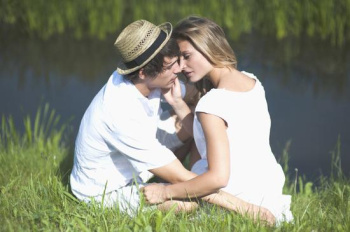 女人10個(gè)索吻暗號(hào)你懂嗎 男生千萬(wàn)別錯(cuò)過(guò)