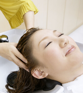 正確的洗頭方法 揭秘洗頭發(fā)的六大禁忌