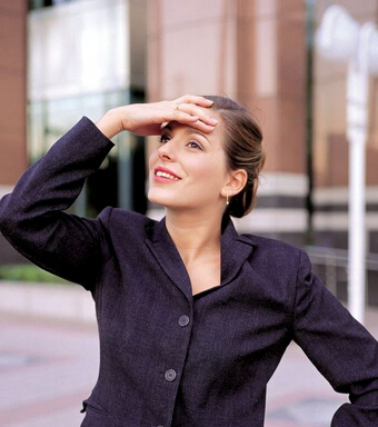 保健按摩 小動(dòng)作助上班族養(yǎng)生保健