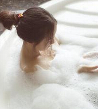 健康養(yǎng)生知識 注意6個(gè)錯(cuò)誤的洗澡時(shí)間