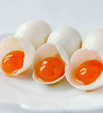 吃蛋黃好還是蛋清好 蛋清和蛋黃哪個(gè)更有營養(yǎng)
