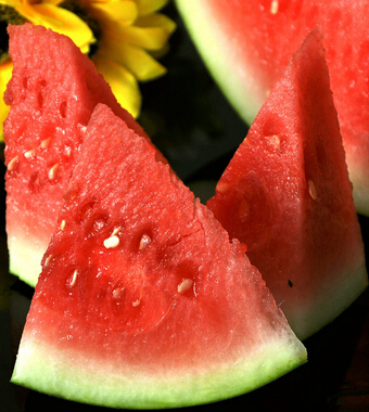 西瓜的功效與作用 西瓜解暑養(yǎng)顏有一手