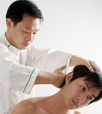 脖子落枕怎么辦 落枕的癥狀及其預(yù)防