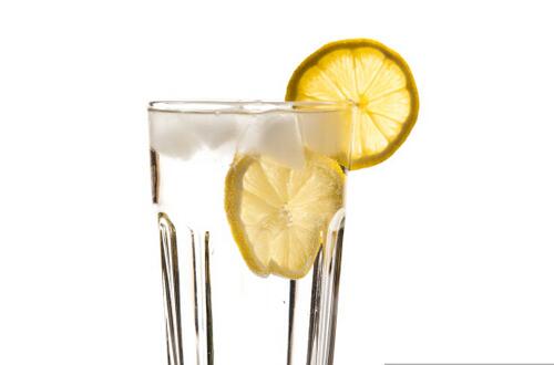 孕婦能喝檸檬水嗎   喝檸檬水的五大好處