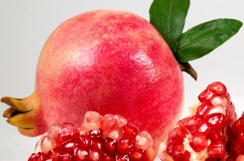 吃石榴有什么好處   預(yù)防心血管疾病