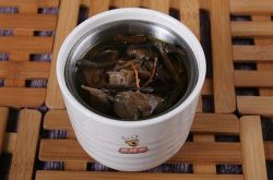 燉鴨子的做法有哪些 喝老鴨湯有什么好處