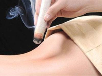 喜歡養(yǎng)生保健的都來學(xué)下，艾灸的功效與作用
