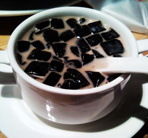 滋陰養(yǎng)顏 龜苓膏的功效與作用及做法介紹