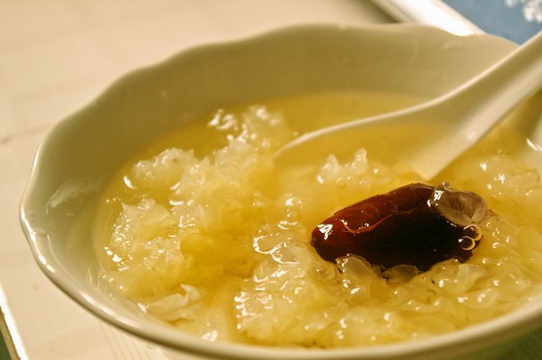 銀耳紅棗湯的功效 銀耳紅棗湯的做法有哪些