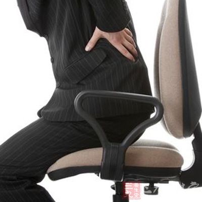 坐骨神經(jīng)痛的癥狀   感覺下背部酸痛