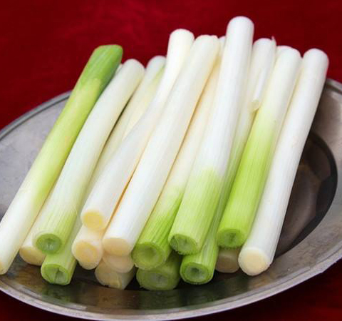 降膽固醇 大蔥的功效與作用和食用方法介紹