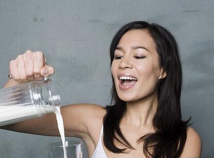 牛奶的營養(yǎng)價值 每天喝牛奶的好處