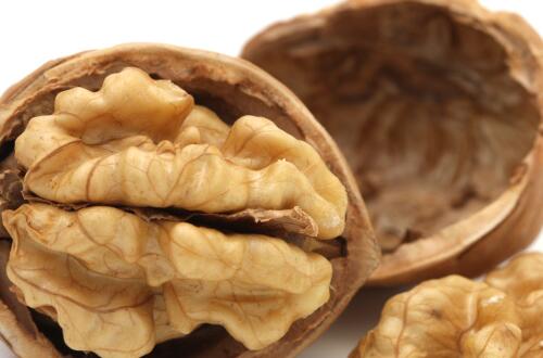 吃核桃有什么好處   補(bǔ)大腦益心臟