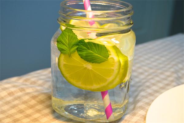 檸檬蜂蜜水的做法 怎樣制作檸檬蜂蜜水