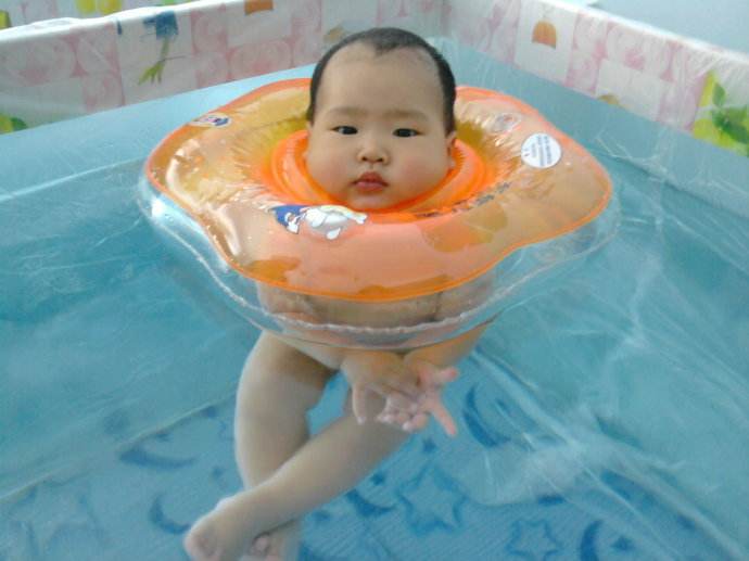 游泳從娃娃抓起 寶寶游泳
