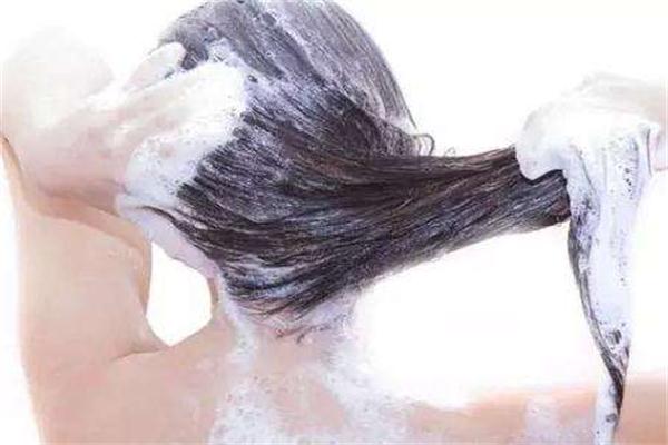 晚上洗頭好嗎 晚上洗頭有什么壞處