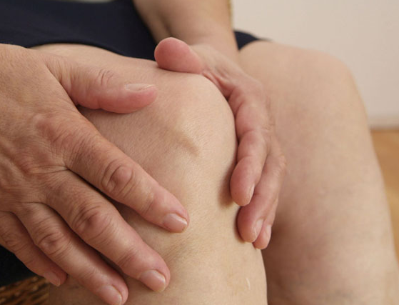 軟組織損傷怎么辦  堅持按摩或拍打膝部