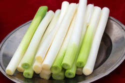 降膽固醇 大蔥的功效與作用和食用方法介紹