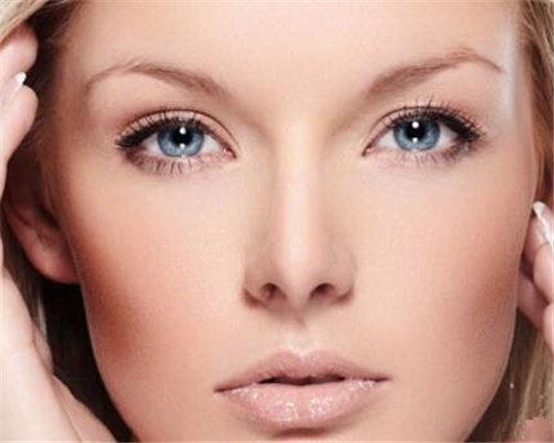 秋冬季節(jié)嘴唇干裂怎么辦