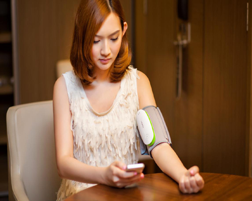 四步教你學(xué)會如何使用電子血壓計