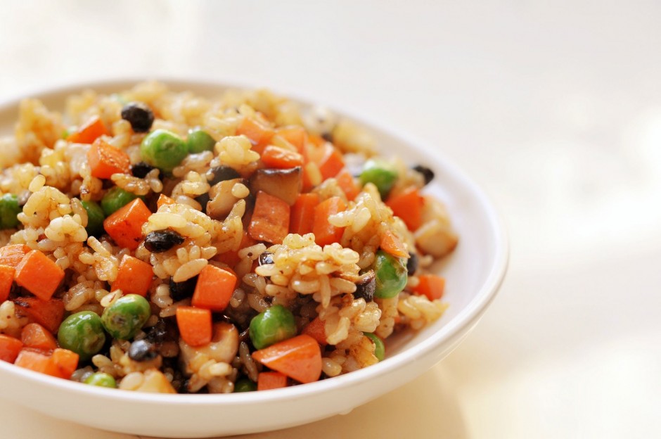 炒飯?jiān)趺醋龊贸?三款美味炒飯誘惑你的胃