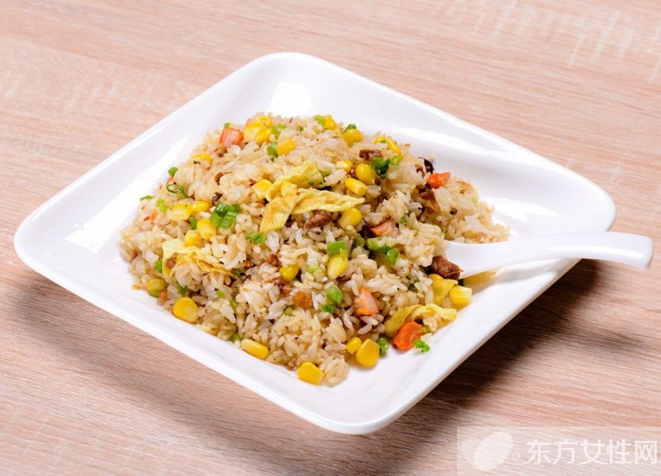炒飯?jiān)趺醋龊贸?三款美味炒飯誘惑你的胃