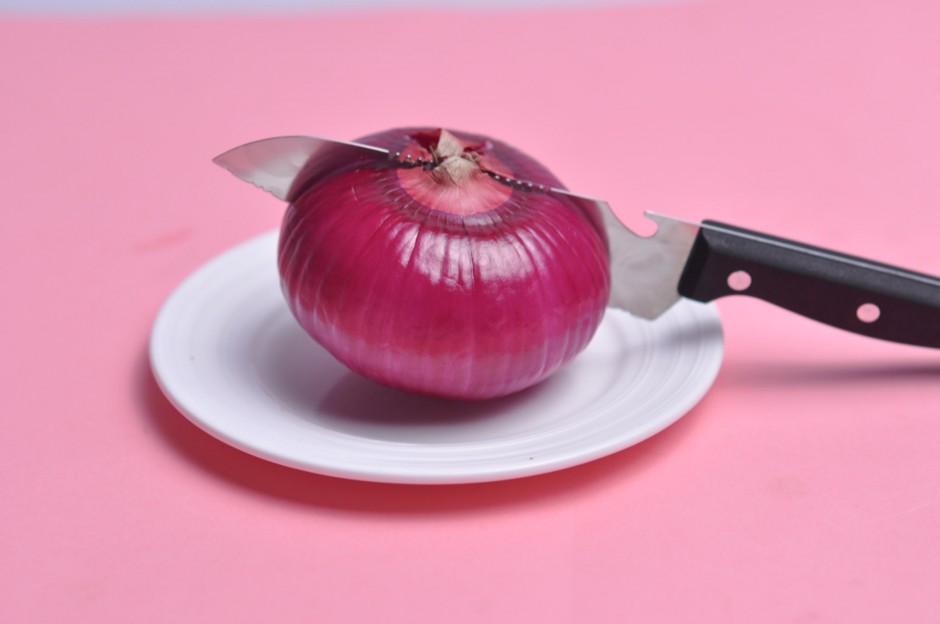 切洋蔥不會流淚的方法 教你十招不辣眼