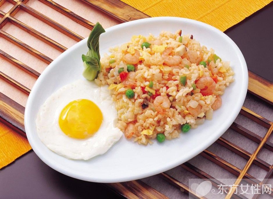 炒飯?jiān)趺醋龊贸?三款美味炒飯誘惑你的胃