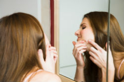 脖子上長(zhǎng)小肉疙瘩怎么辦 有哪些需要注意