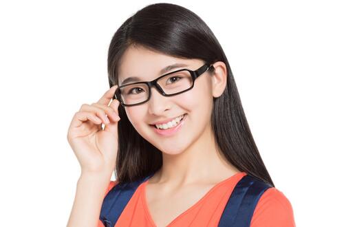 青少年如何預(yù)防近視    五大習(xí)慣要養(yǎng)成