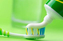 牙膏妙用小竅門(mén) 盤(pán)點(diǎn)牙膏的20種另類(lèi)妙用