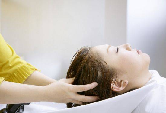 洗頭正確方法是什么 3小貼士讓你頭發(fā)長(zhǎng)期柔順