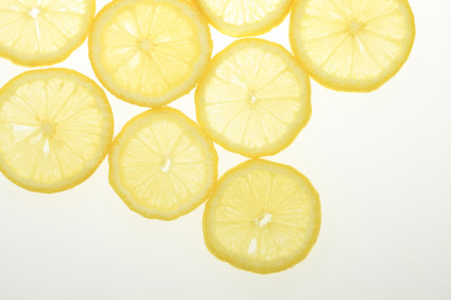 皮膚發(fā)黃怎么美白 內(nèi)外兼修雙管齊下