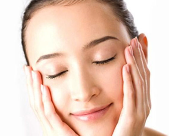 女孩子們臉上長斑點(diǎn)怎么辦