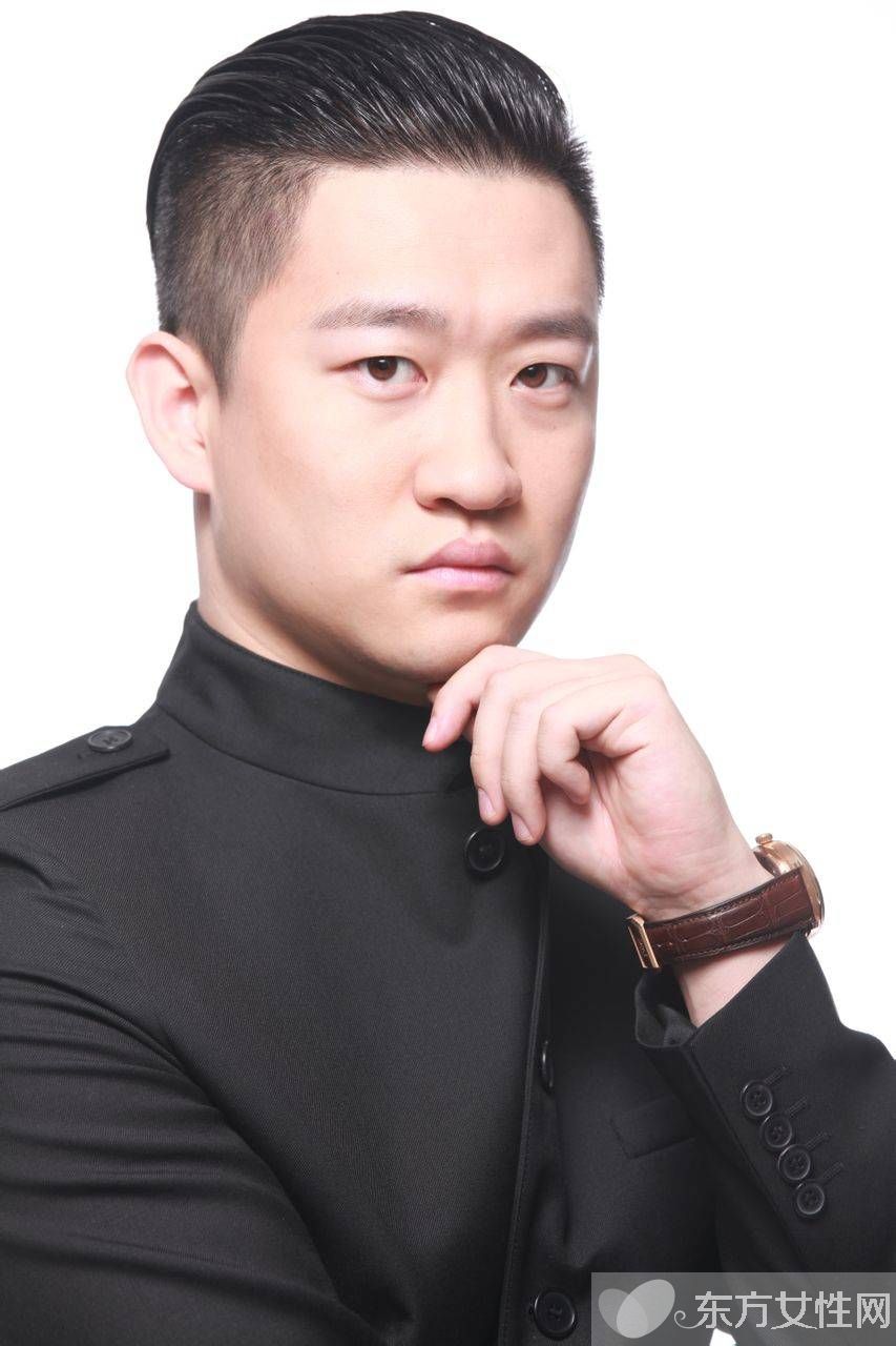 曹云金新戀情曝光 牽手嫩模舉止親密