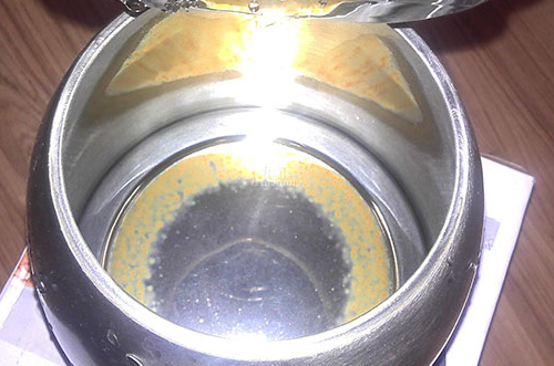 水壺水垢        六個(gè)小妙招來(lái)幫你