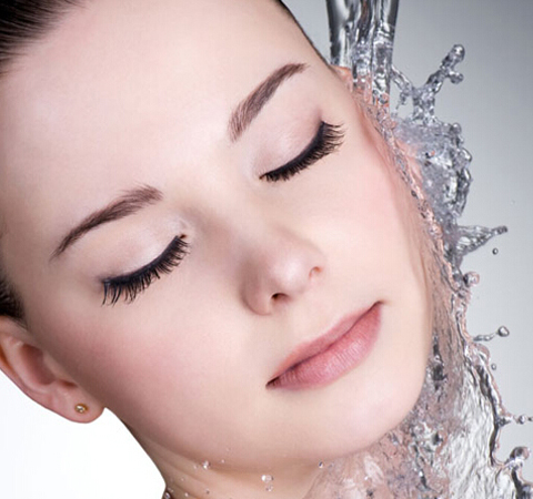 皮膚干燥怎么辦 7個(gè)補(bǔ)水招拯救沙漠肌