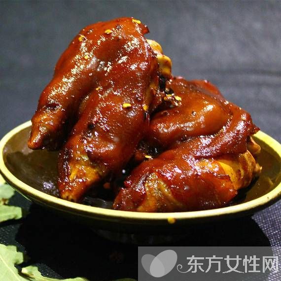 鹵豬蹄的家常做法 豬蹄養(yǎng)顏又保健