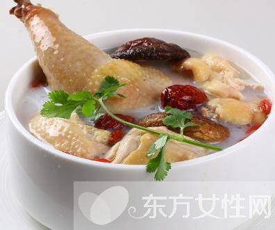 燉雞湯怎么做有營養(yǎng) 這些人不能喝雞湯