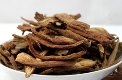 丹參的作用與功效及禁忌 吃丹參要謹慎