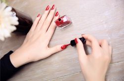 指甲油干了怎么辦  如何減少指甲油對(duì)人體的危害