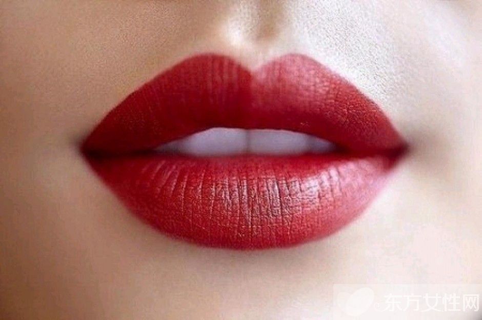 嘴唇干裂脫皮怎么辦 嘴唇干裂脫皮是什么原因