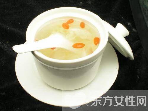雪梨銀耳湯做法 銀耳雪梨湯的營養(yǎng)價值